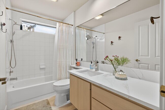 Building Photo - 502 Silverleaf Oak Ct