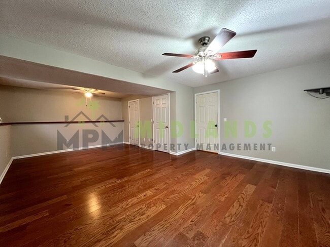 Building Photo - 844 Bentley Dr