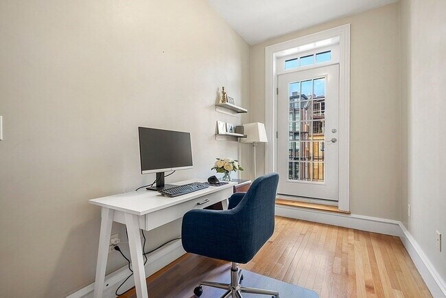 Building Photo - "Charming 2-Bed Oasis in the Heart of Boston's South End – Spacious 765 Sq Ft!"