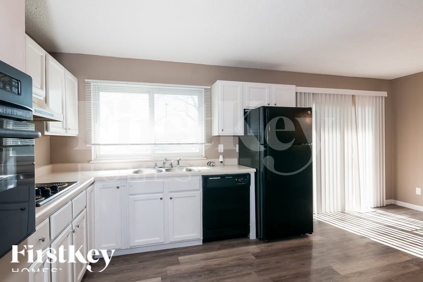Building Photo - 9553 Winkler Dr