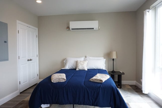 Building Photo - 140 Pearl St