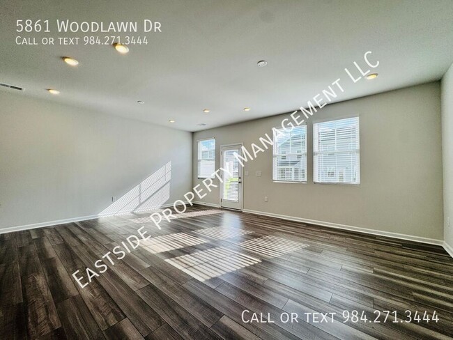 Building Photo - 5861 Woodlawn Dr
