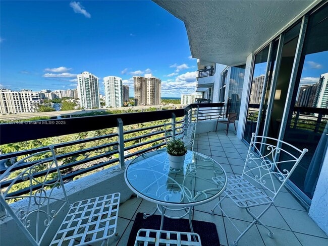 Building Photo - 3600 Mystic Pointe Dr