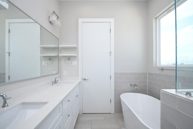 Building Photo - 5904 Gardendale Dr