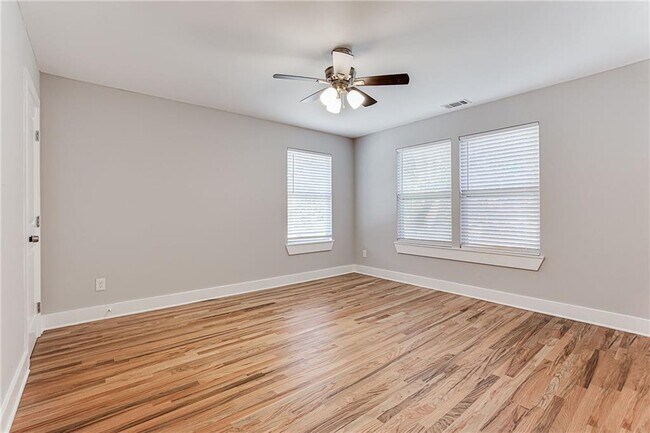 Building Photo - 870 Gaston St SW