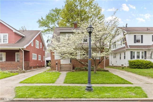 Building Photo - 2580 Whitelaw St