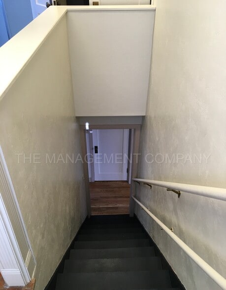 Building Photo - 576 Addison Ave W