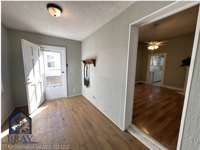 Building Photo - Cozy cottage in the heart of Kingsport!