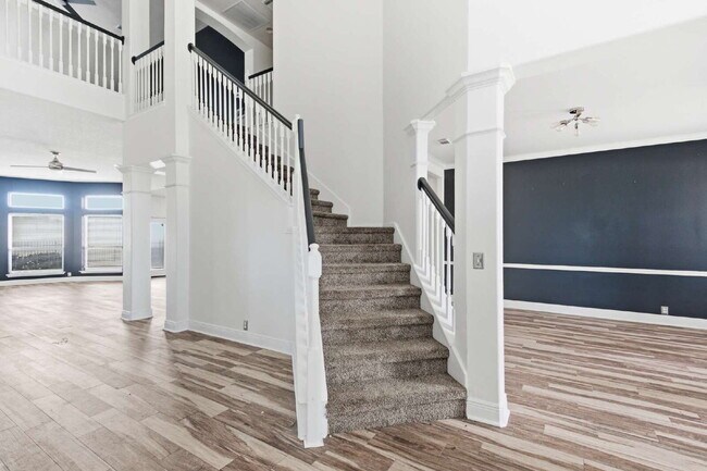 Building Photo - 11602 Canyon Mills Dr