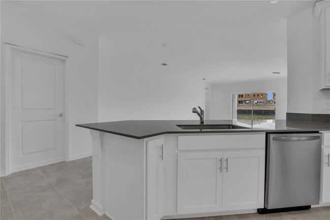 Building Photo - 2671 Armstrong Ave