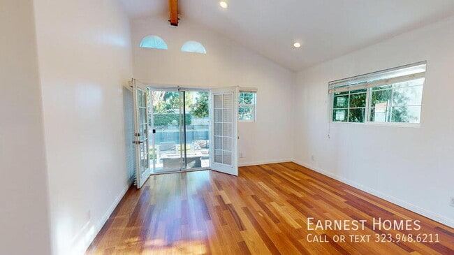 Building Photo - 14338 Califa St