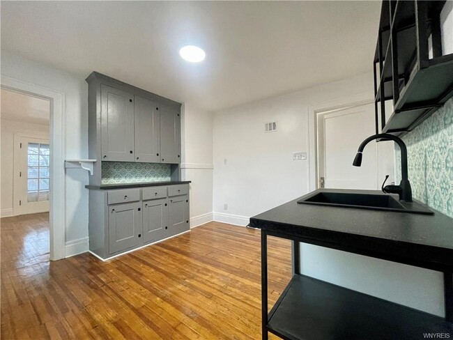 Building Photo - 434 23rd St