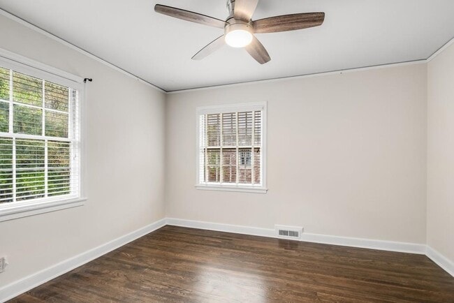 Building Photo - 140 Rumson Rd NE