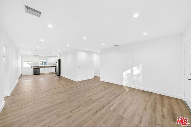 Building Photo - 17623 Burbank Blvd