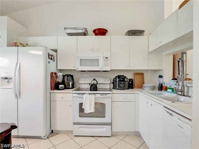 Building Photo - 6900 Huntington Lakes Cir