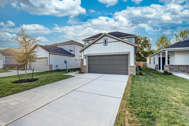 Building Photo - 1818 Whispering River Dr