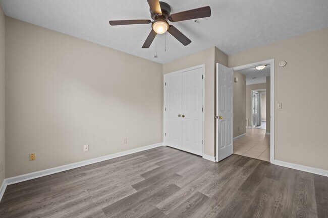 Building Photo - 962-6 Stewarts Creek Dr