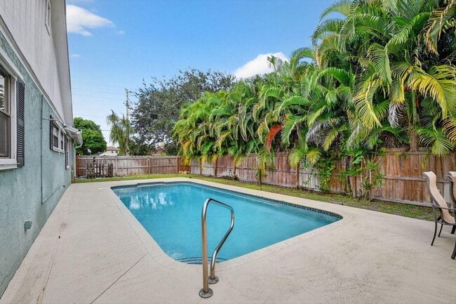 Building Photo - 4248 Palo Verde Dr