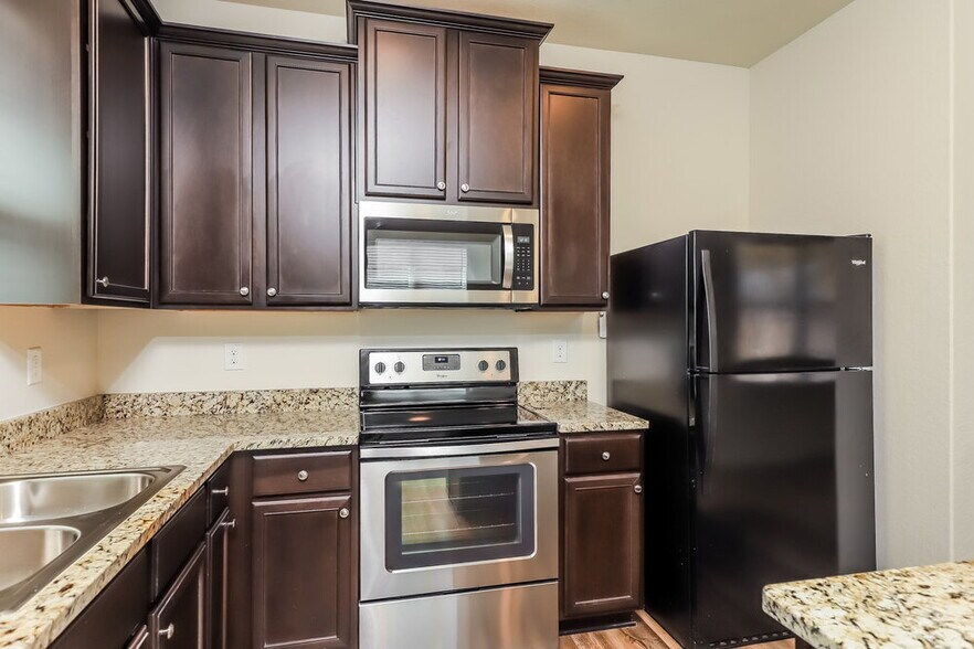 Building Photo - 7928 Bluewater Cove