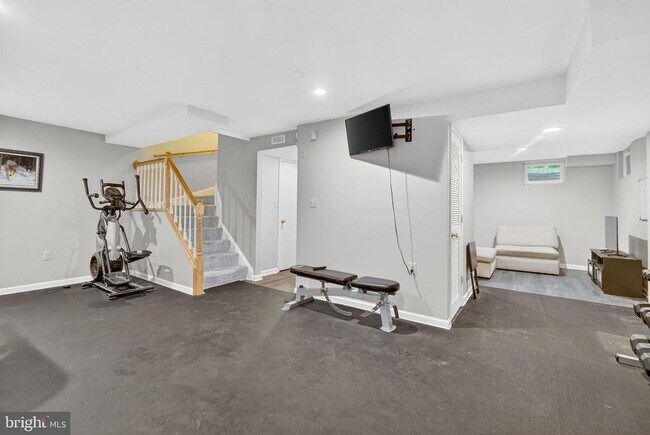 Building Photo - 9821 Owens Ct