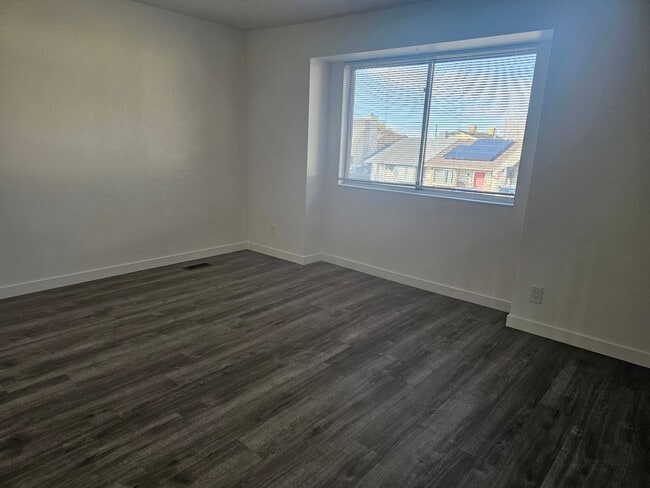 Building Photo - Check out this Beautiful 4 bedroom 2 Bathroom Home in West Valley Ut!!