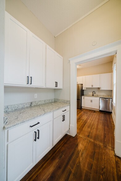 Building Photo - 2533 English Ave