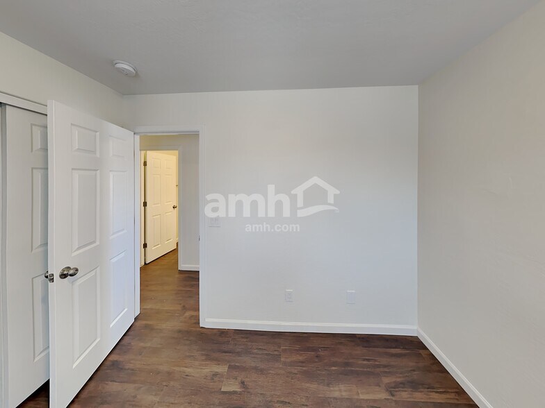 Building Photo - 1713 E Bradstock Way
