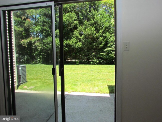 Building Photo - 9 Cohanzick Ct