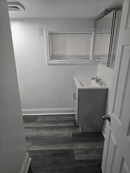 Building Photo - 1935 Jackson Ave