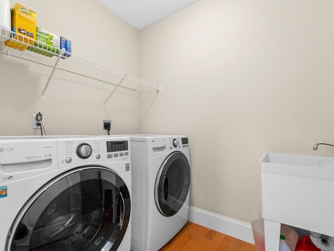 Building Photo - 22 Wellesley Ave