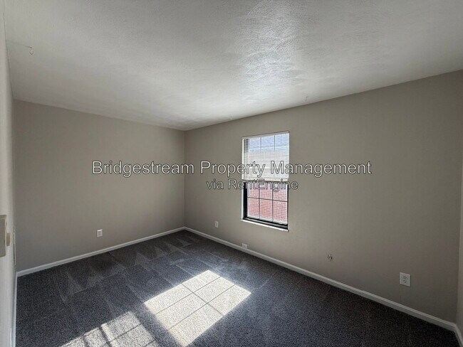 Building Photo - 155 Forest St