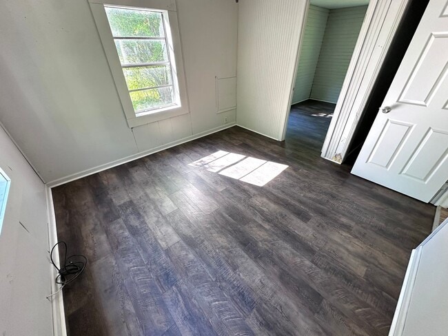 Building Photo - 1 Bedroom- 1 Bathroom- (with bonus room) House in Shannon!