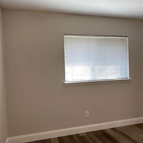 Building Photo - 422 Woodmere Dr