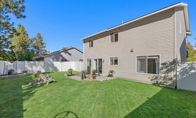 Building Photo - 4995 N Tasman Dr