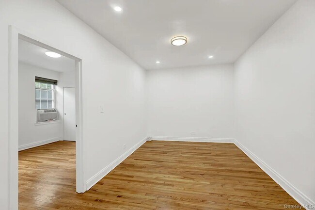 Building Photo - 1 Ash Pl