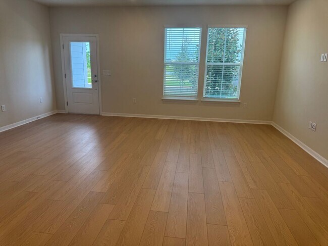 Building Photo - 6370 Tabebuia Pkwy
