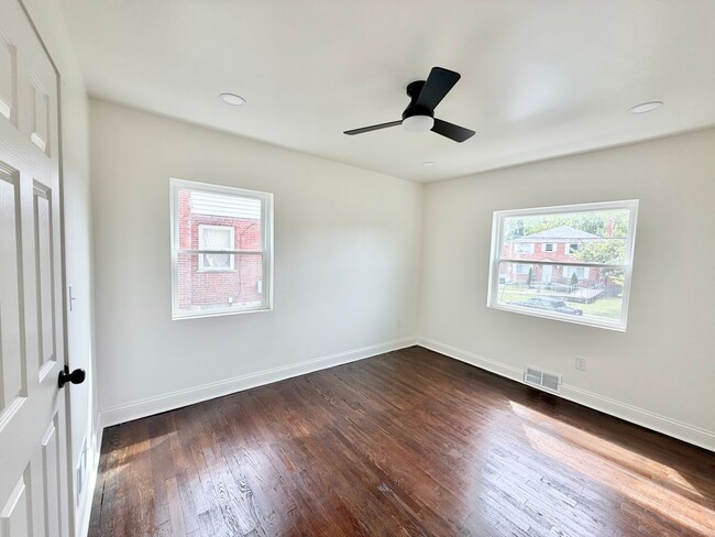 Building Photo - 3036 S Hegry Cir