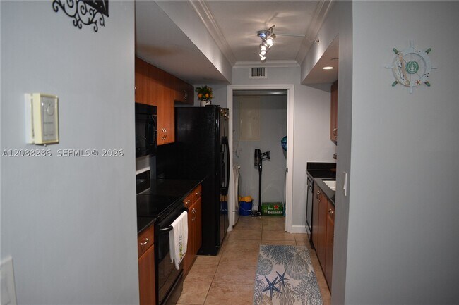Building Photo - 6917 Collins Ave