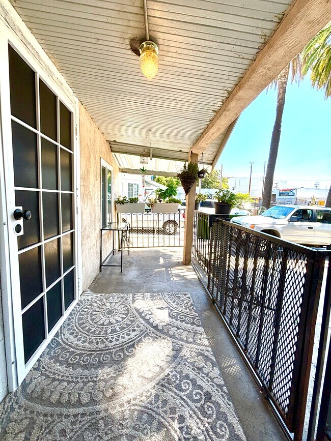 Building Photo - 1851 E 43rd St