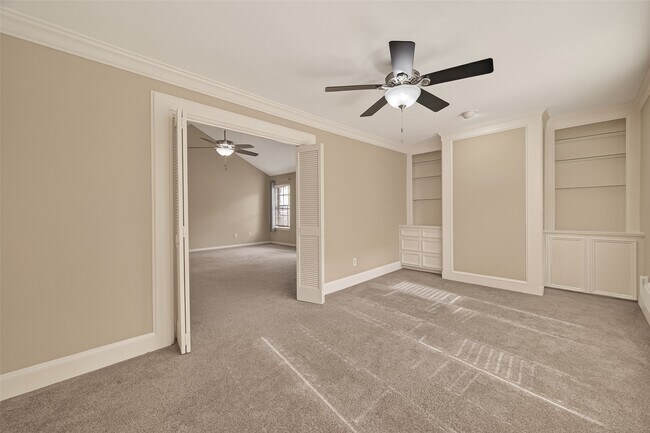 Building Photo - 2413 Potomac Dr