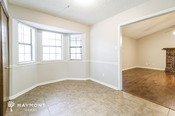 Building Photo - 105 Whitewood Dr