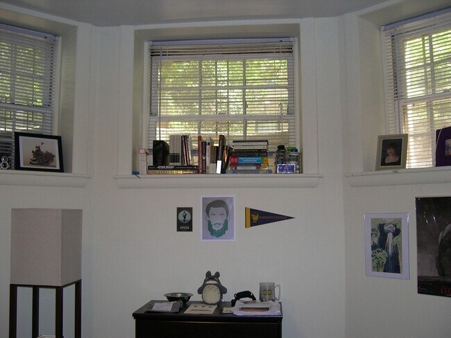 Building Photo - 120 Riverway St