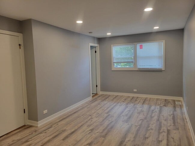 Building Photo - 1001 E Callero Cir