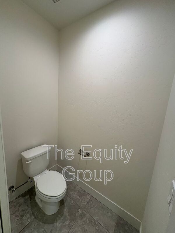 Building Photo - 2234 S Oakhurst Ct