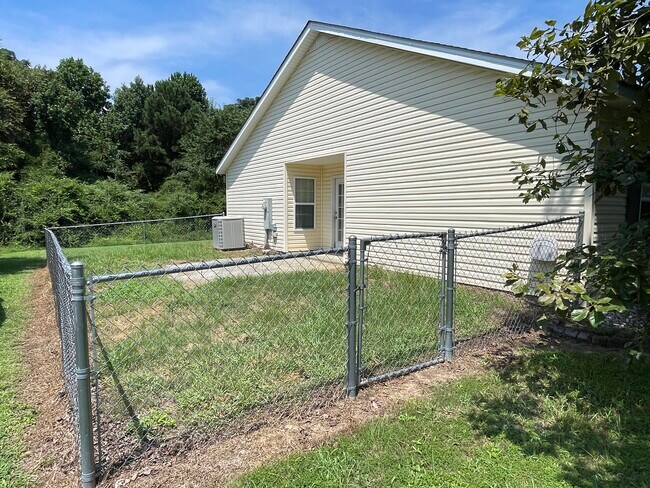 Building Photo - 5012 Scotch Pine Ave