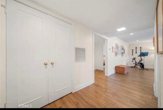 Building Photo - "Chic 1-Bed Encino Apartment with Modern A...
