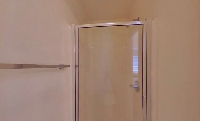 Building Photo - MOVE IN READY