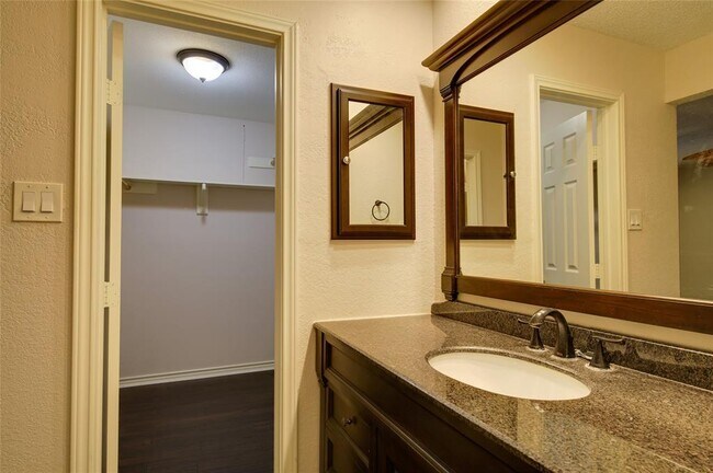 Building Photo - 6526 Foxfern Cir