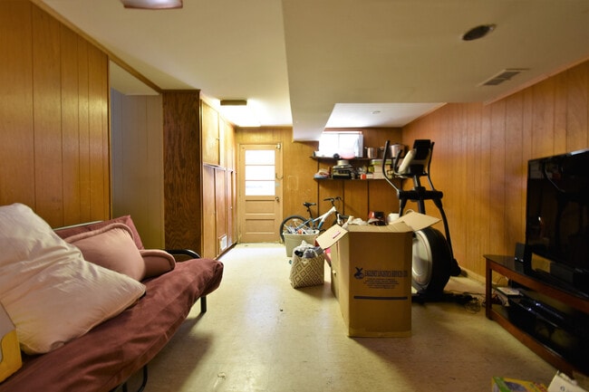 Building Photo - Fantastic 4 bedroom, 2 full bath, 2 half bath home in Close in Silver Spring!
