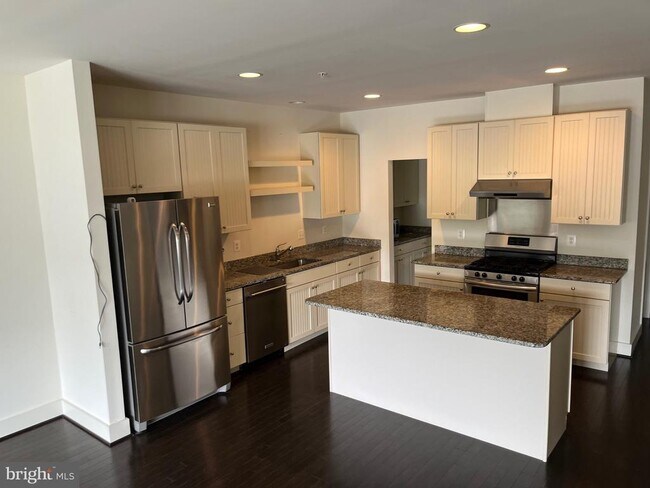 Building Photo - 1705 Willard Way